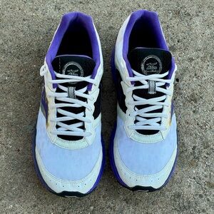 Mizuno Womens Size 10 Wave Rider 17 White Running Shoes